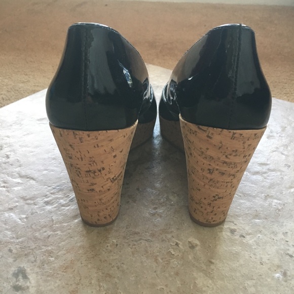 Via Spiga patent leather peep toe cork wedges - Picture 3 of 8